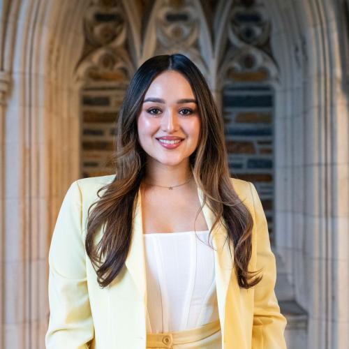 A headshot of Perla Medrano smiling