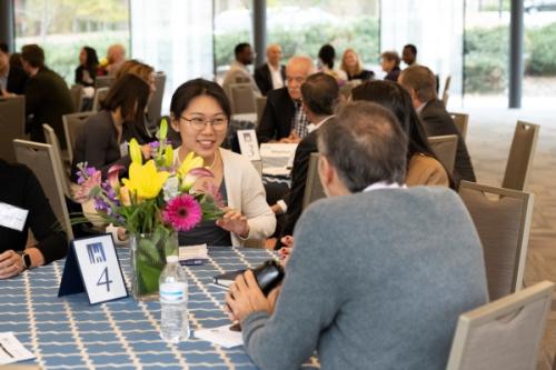 Students and alumni in conversation